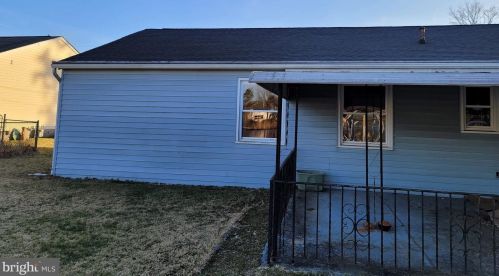 25 Chippewa Trl, Browns Mills NJ 08015-6458 exterior