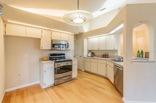 742 Lighthouse Dr, Tarpon Springs FL exterior