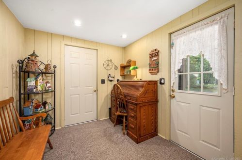 192 Roper Rd, Moosup, CT 06354-1714