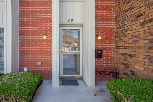 12 One Main Pl, Fort Worth, TX 76126-2207