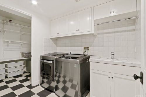 2215 Bayview Dr, Manhattan Beach CA  90266-4453 exterior