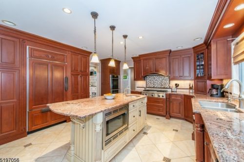 9 Memory Ln, Dover NJ  07869-4205 exterior