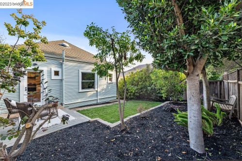 4143 Howe St, Oakland CA 94611-5117 exterior