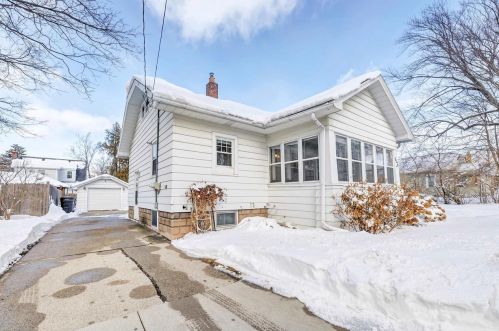 907 Allouez Pl, Green Bay, WI 54301-2306