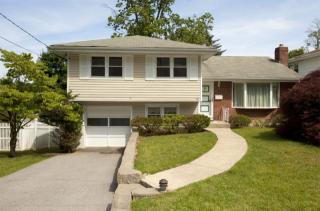 26 Homecrest Oval, Yonkers, NY 10703-1412