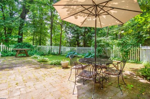 59 Raynor Rd, Morristown NJ  07960-2516 exterior