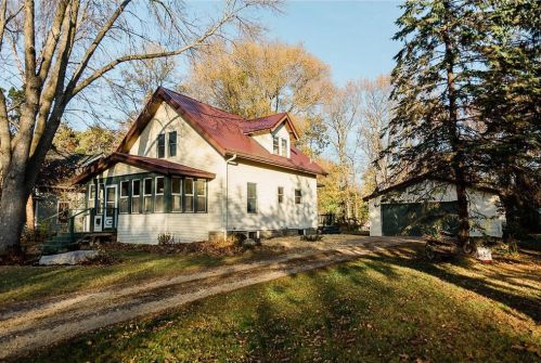 208 7th St, Hudson, WI 54016-1778