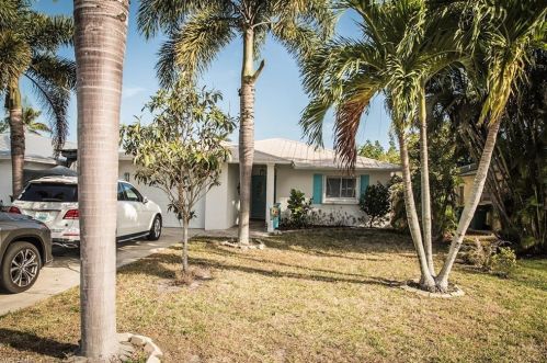 785 99th Ave, Naples, FL 34108-2231