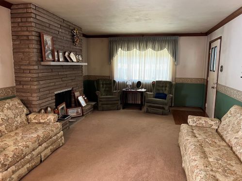 315 Marie St, Glassport, PA 15045-1122
