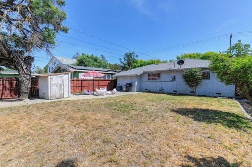 309 Chestnut St, Lodi CA  95240-4017 exterior
