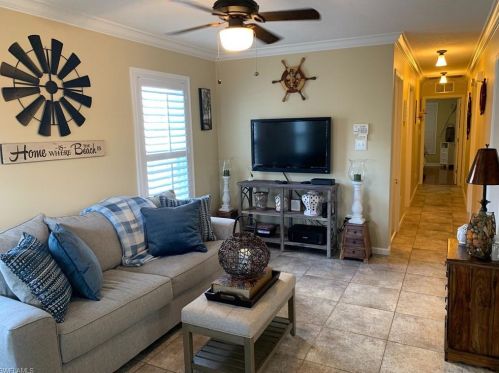 110 Leawood Cir, Naples FL  34104-4132 exterior