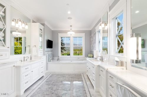 655 Hillcrest Ave, La Canada CA  91011-4040 exterior