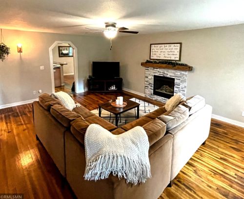 4816 Bald Eagle Ave, Saint Paul, MN 55110-2954