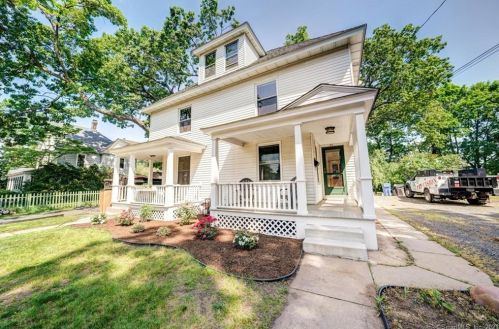39 Russell St, Manchester, CT 06040-4116