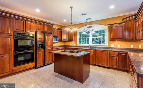 17 Westwind Dr, Lemoyne PA  17043-1233 exterior