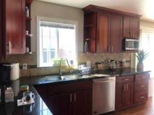1833 Vera Ave, Redwood City, CA 94061-1452