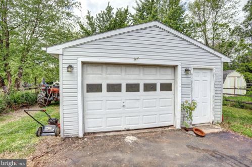 20 Loudoun St, Lovettsville VA  20180-8510 exterior