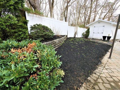 10 Marc Dr, Panamoka NY  11961-2103 exterior