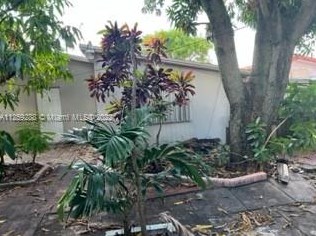 655 16th St, Hialeah FL  33010-2829 exterior