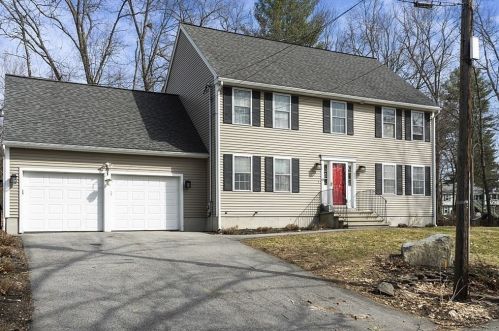 15 C St, Dracut, MA 01826-2109