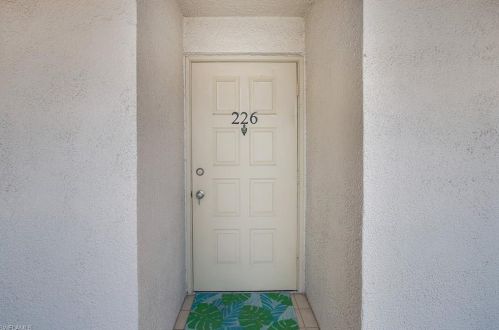 271 Southbay Dr, Naples FL  34108-2344 exterior