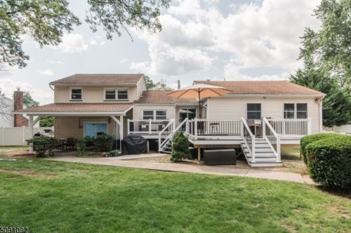 88 Hutchinson St, Clark, NJ 07066-1719