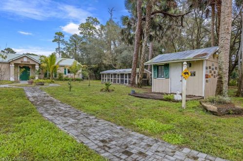 561 20th Ave, Naples FL  34120-3372 exterior