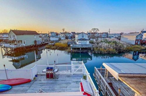 9951 Russell St, Jamaica NY  11414-3949 exterior