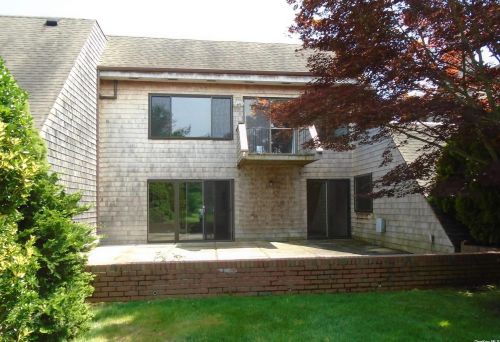 303 Captains Way, Bayshore, NY 11706-8106