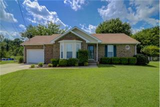 2646 Derby Dr, Clarksville, TN 37040-5982