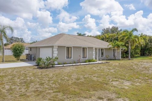 717 11th Ter, Cape Coral, FL 33909-1321