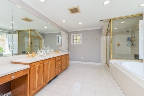 4 Alder Creek Dr, Califon NJ  07830-3001 exterior