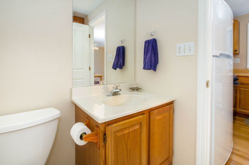 77 Dorchester Way, Nashua NH 03064-8121 exterior