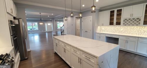 6912 Westlawn Dr, Falls Church VA  22042-2653 exterior