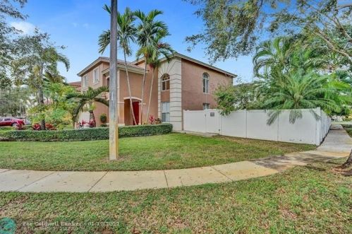 13305 32nd St, Hollywood FL 33027-3911 exterior