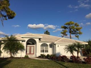 8997 Huntington Pointe Dr, Sarasota, FL 34238-3207
