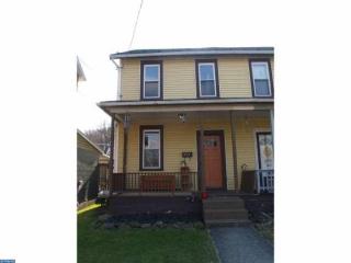 216 Railroad St, Slatington PA  18080-2019 exterior