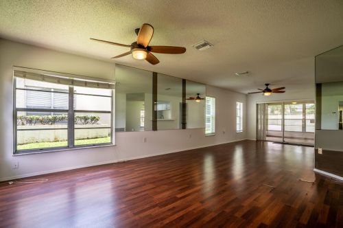 1129 Bowsprit Ln, Tarpon Springs, FL 34691-5204