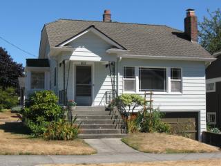 6824 Fremont Ave, Seattle, WA 98103-5333