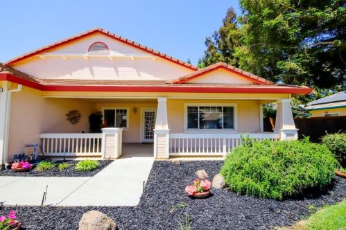 1645 Gill Dr, Liberty Farms, CA 95620-2482