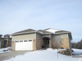 9008 Royal Oaks Cir, Madison, WI 53593-7909