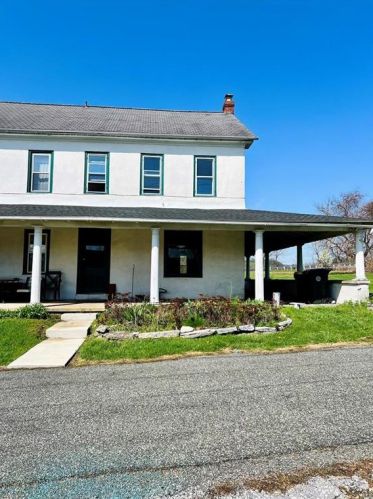 1140 Bull Frog Ln, Breinigsville, PA 18031-1420