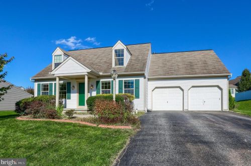 450 Sterling Dr, Red Lion, PA 17356-9508