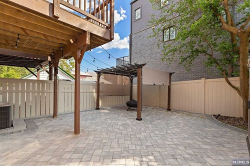 72 Knox Ave, Cliffside Park NJ 07010-2512 exterior