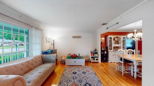 4 Beach St, Brookhaven, NY 11719-9412