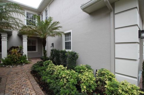 4970 Westchester Ct, Naples, FL 34105-6676
