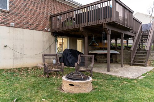 8709 Sentry Dr, Florence KY  41042-8275 exterior