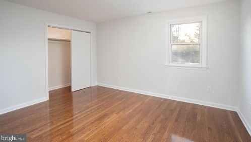 4 Locust Ave, Columbus NJ  08022-9504 exterior