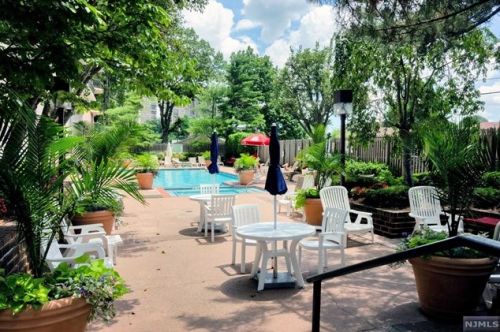 770 Anderson Ave, Cliffside Park NJ  07010-2177 exterior