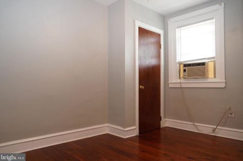 6156 Lindbergh Blvd, Philadelphia PA 19153-3018 exterior